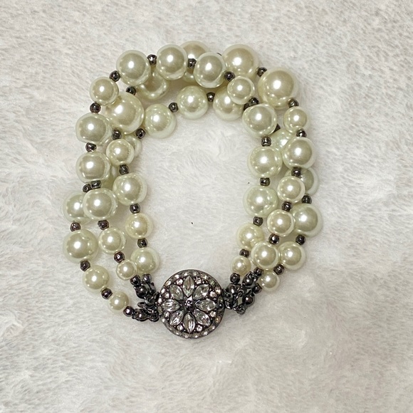 Faux Pearl 3 Strand Bracelet - Picture 7 of 10